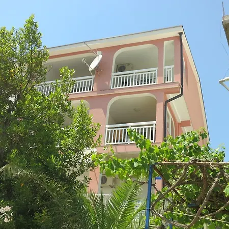 アパート Pehar ザオストログ